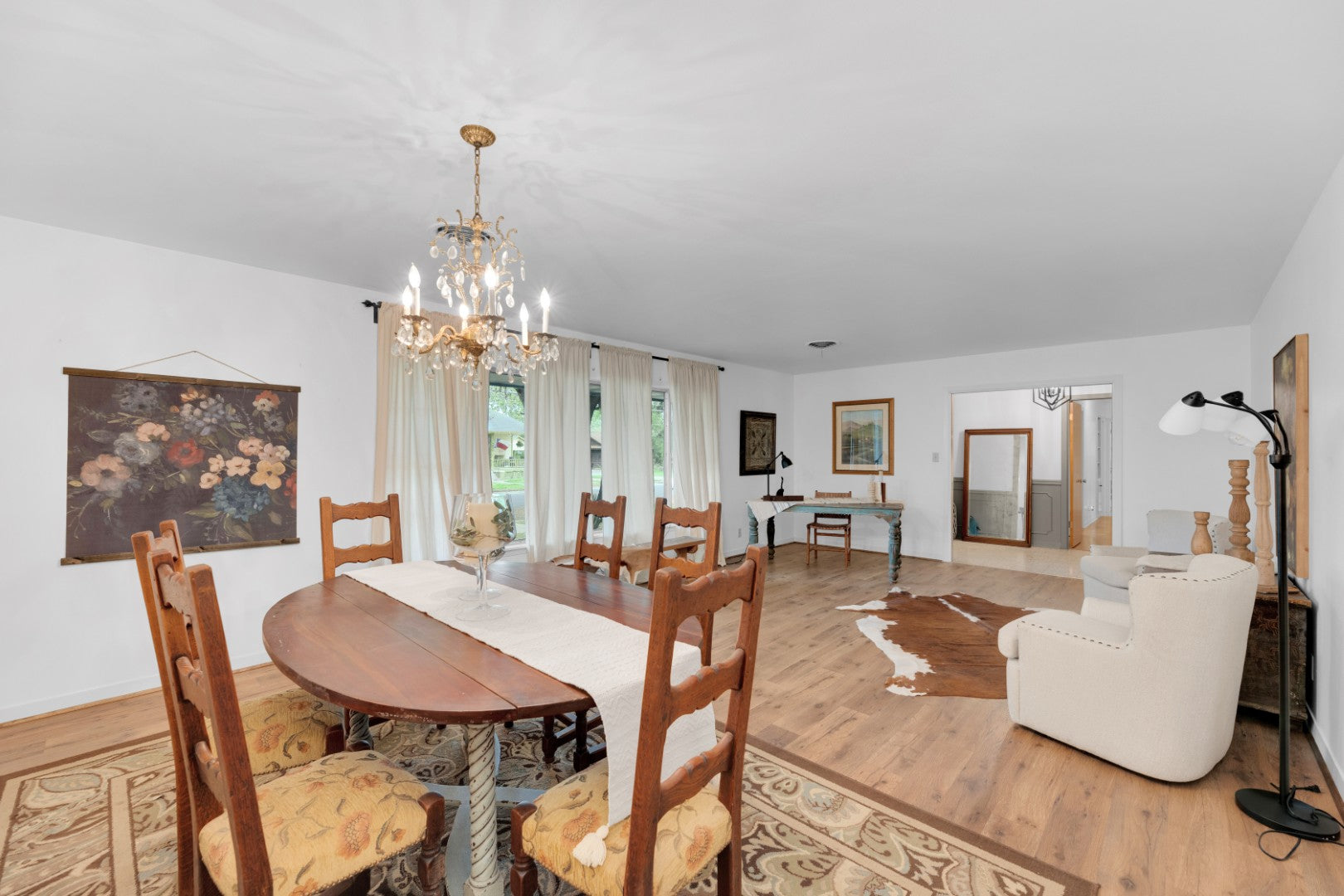 Colossal Oaks on Walnut St | Corner Lot | Downtown