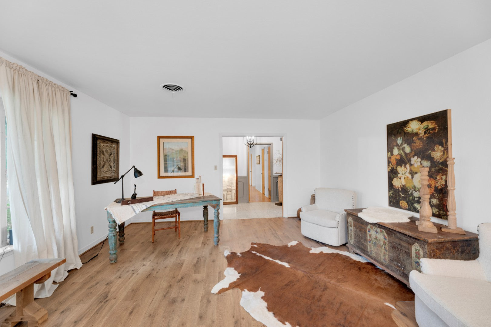 Colossal Oaks on Walnut St | Corner Lot | Downtown