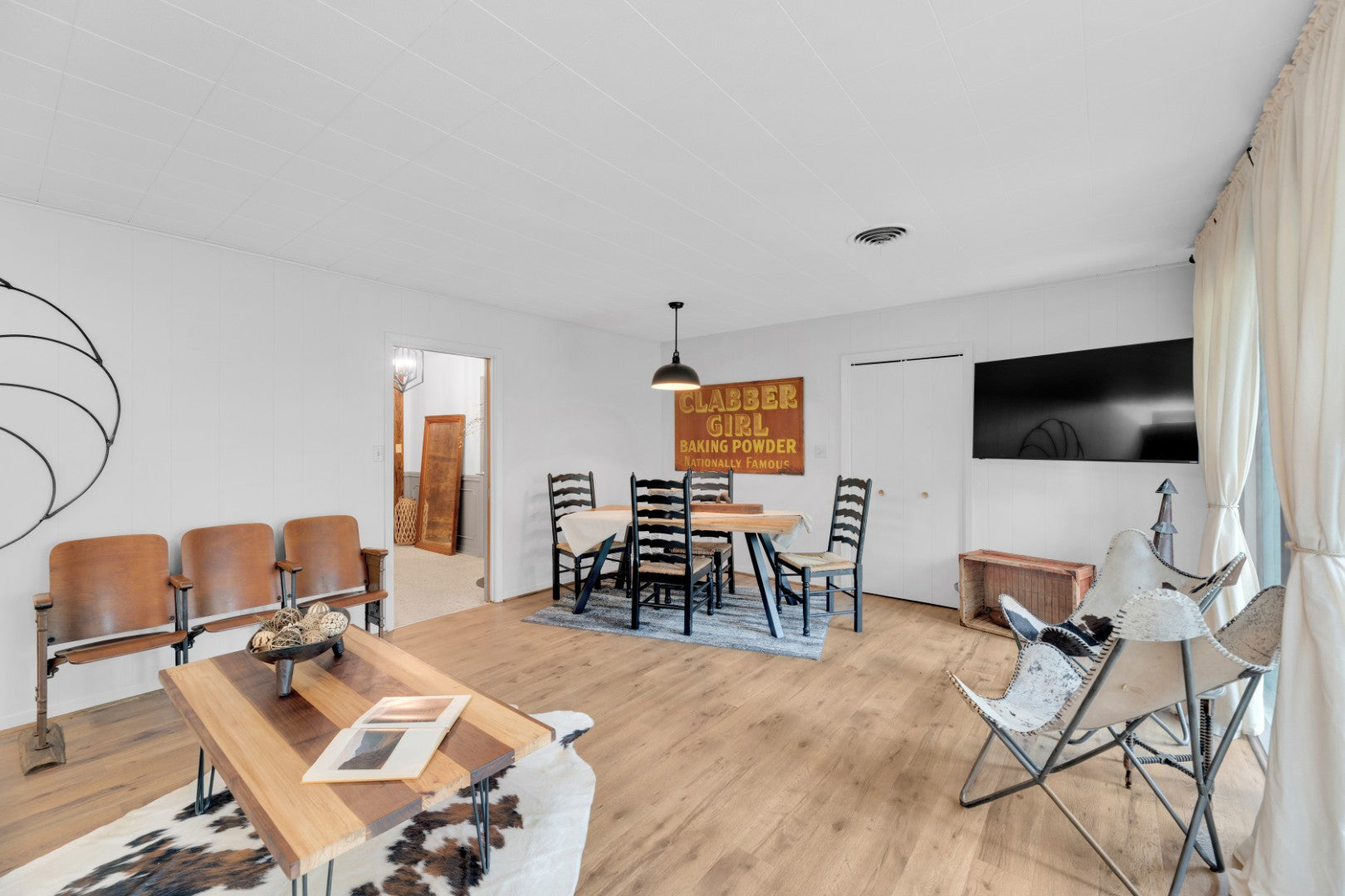 Colossal Oaks on Walnut St | Corner Lot | Downtown