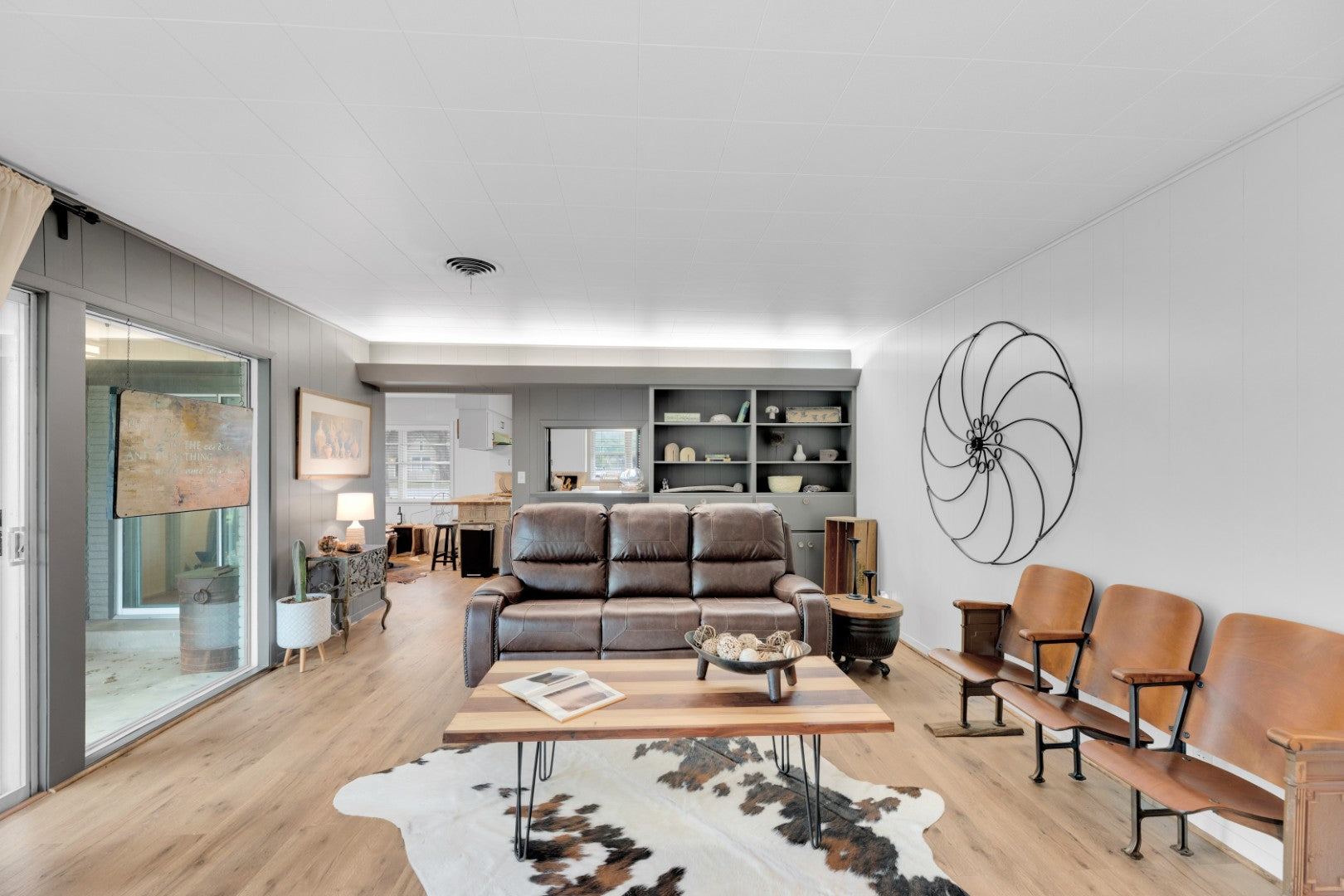 Colossal Oaks on Walnut St | Corner Lot | Downtown