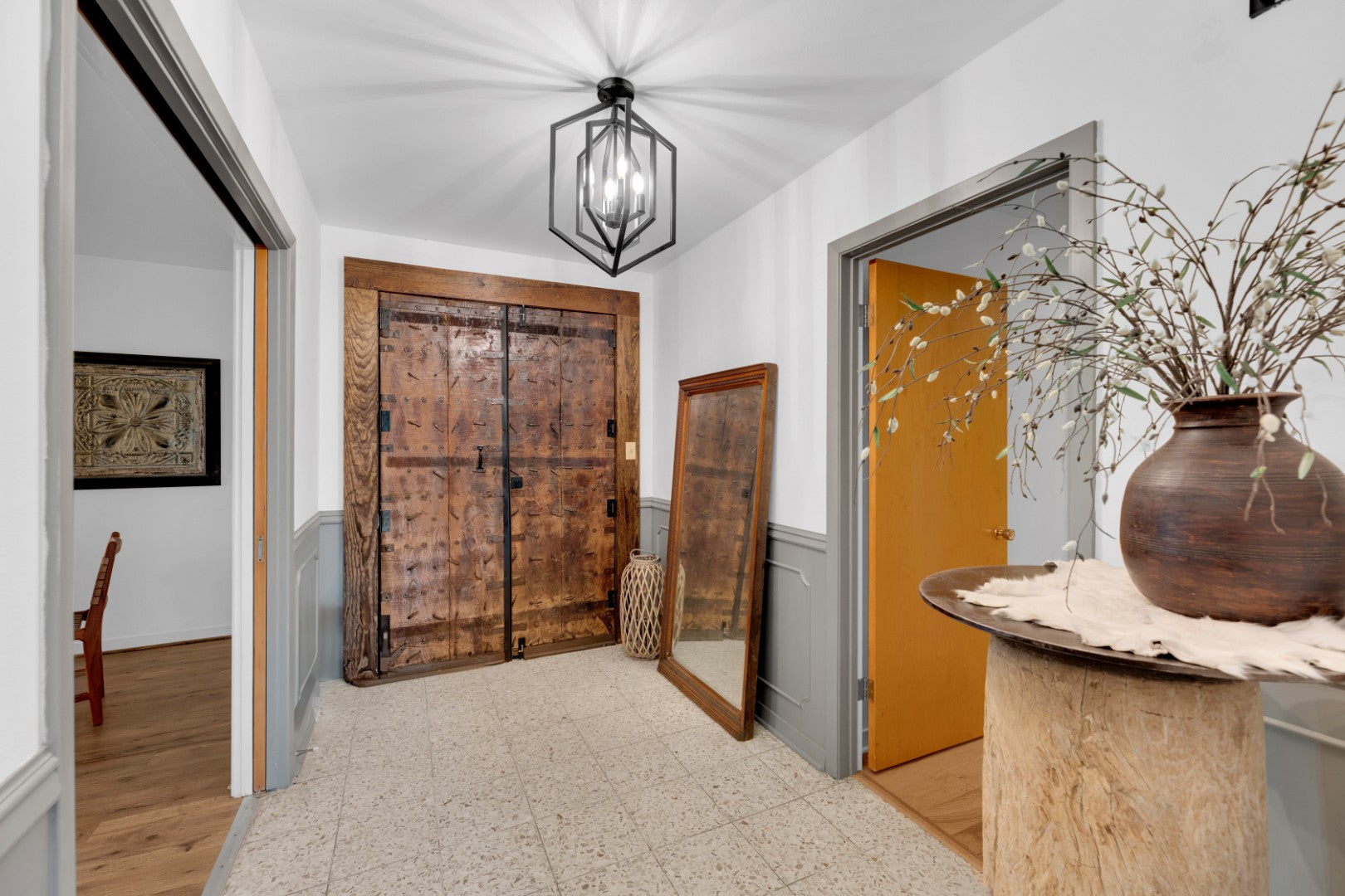 Colossal Oaks on Walnut St | Corner Lot | Downtown